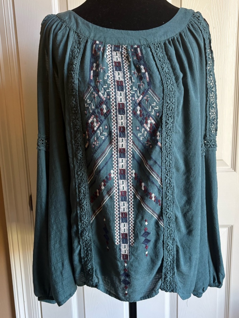 KNOX ROSE Embroidered Lace Blouse - Picture 4 of 11
